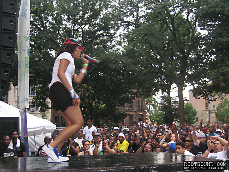 029_Female_Rapping