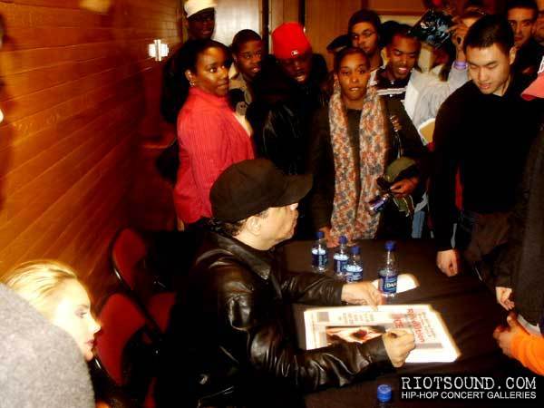 7_Ice_T_Signs_Autographs