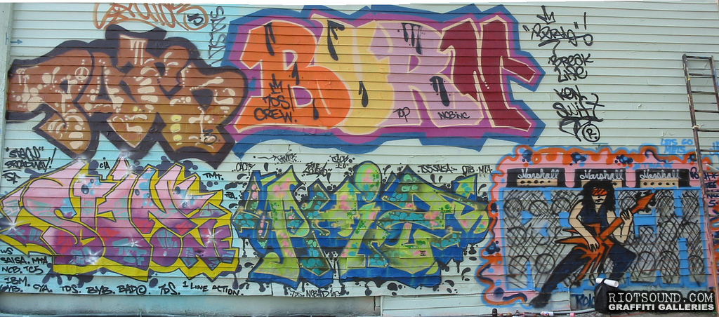 Graffiti_Pieces_On_Wall