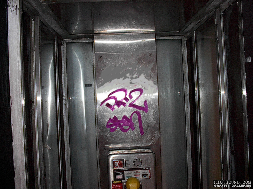 Phone_Booth_Graffiti